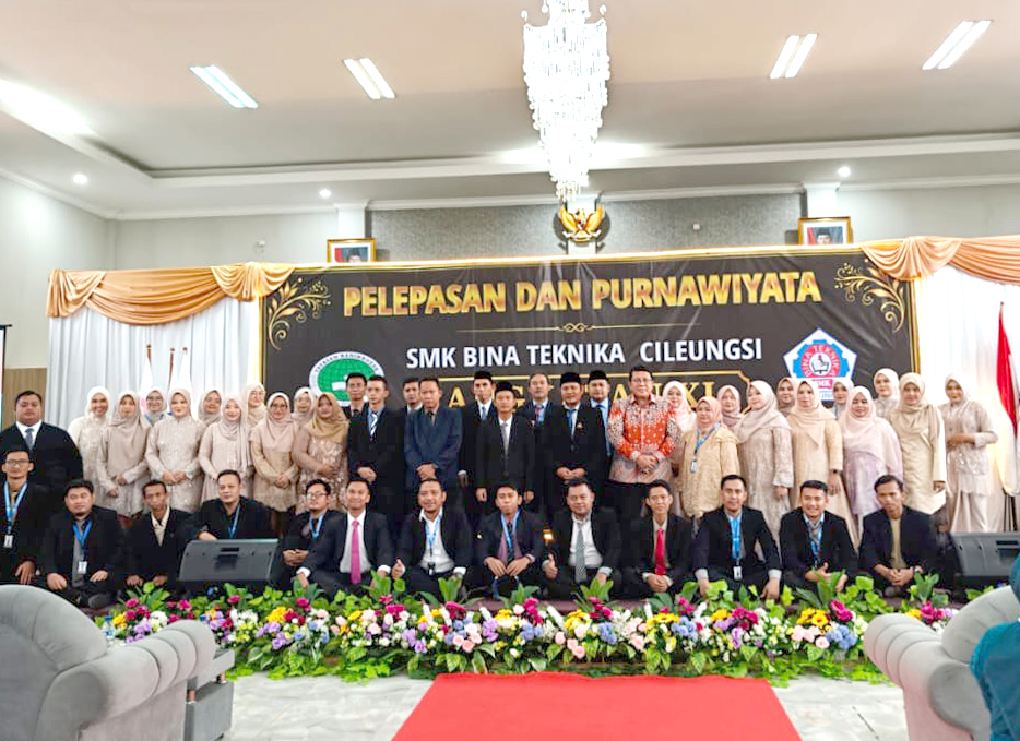 Menghadiri Undangan Pelepasan dan Purnawiyata  SMK Bina Teknika Cileungsi di Gedung Damar Permata